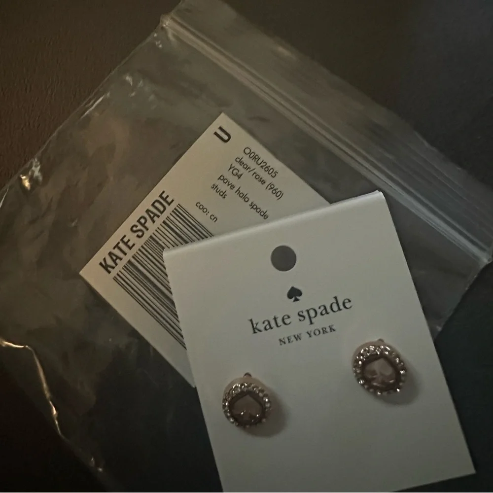 🔥NWT KATE SPADE SPOT THE SPADE EARRINGS,CLEAR/GOLD🔥 - Picture 5 of 6